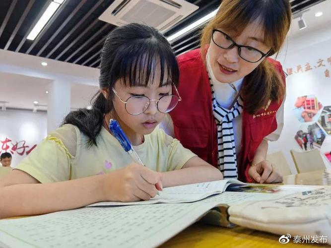学生提供看护服务有效缓解暑期"看护难"问题让孩子们拥有一个多彩的暑